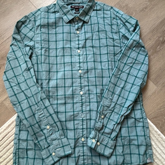 Original Michael Kors shirt. Green color. Size L - Picture 2 of 3